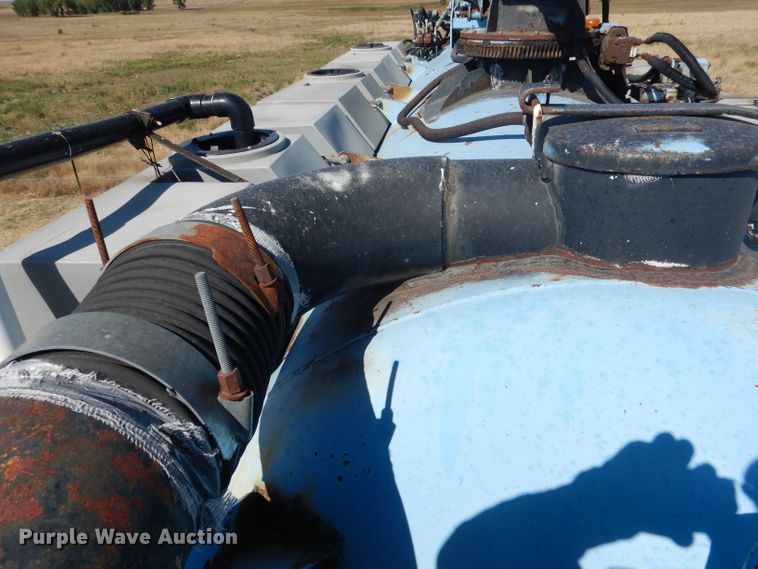 image for item DG4614 1995 Volvo ACL  hydravac truck