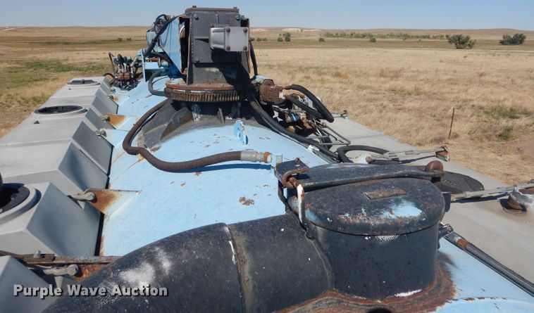 image for item DG4614 1995 Volvo ACL  hydravac truck