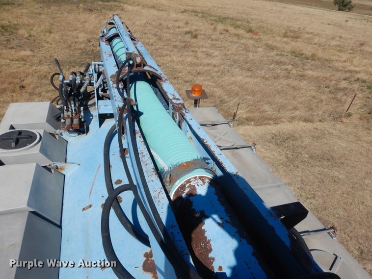 image for item DG4614 1995 Volvo ACL  hydravac truck