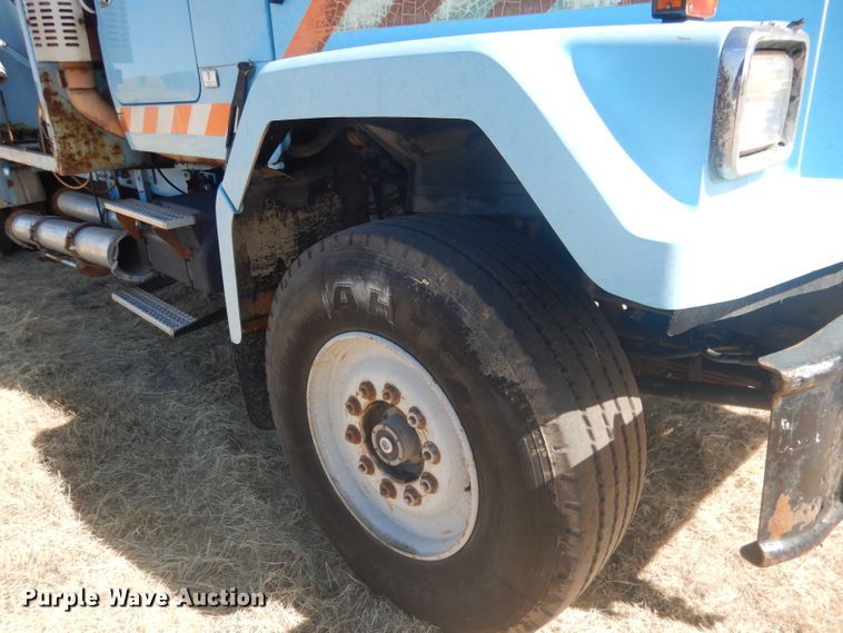 image for item DG4614 1995 Volvo ACL  hydravac truck