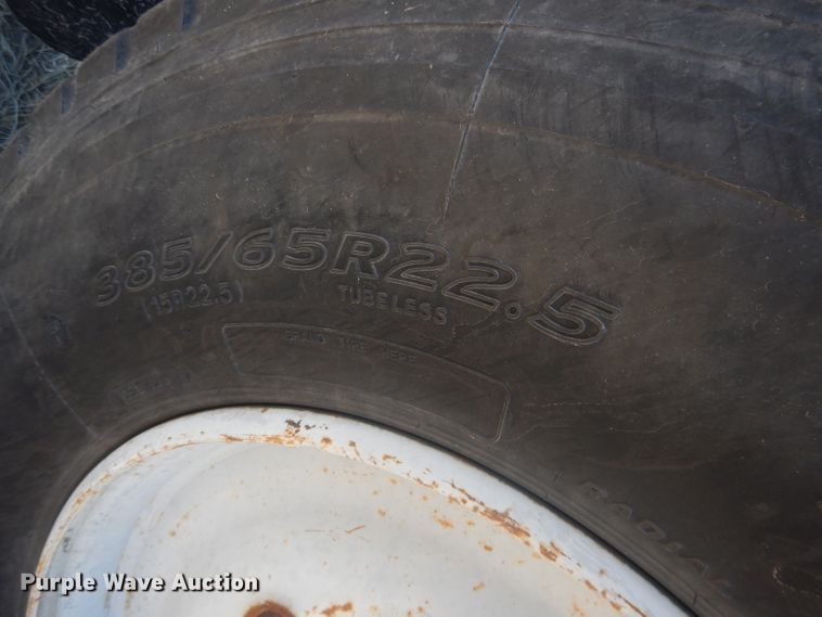 image for item DG4614 1995 Volvo ACL  hydravac truck