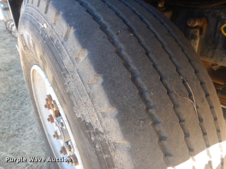 image for item DG4614 1995 Volvo ACL  hydravac truck