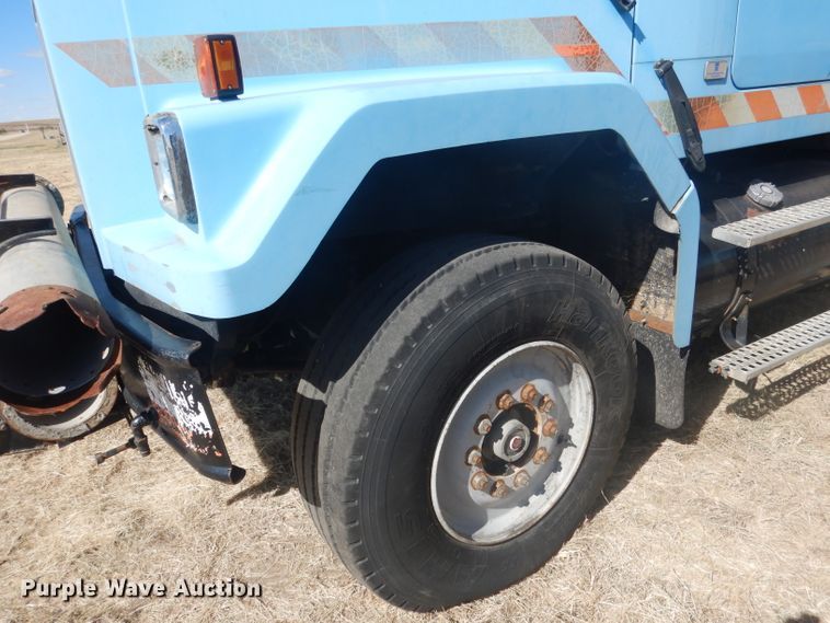 image for item DG4614 1995 Volvo ACL  hydravac truck