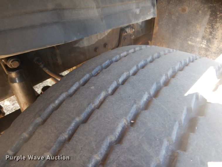 image for item DG4614 1995 Volvo ACL  hydravac truck