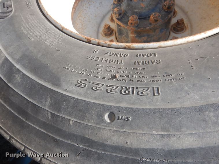 image for item DG4614 1995 Volvo ACL  hydravac truck