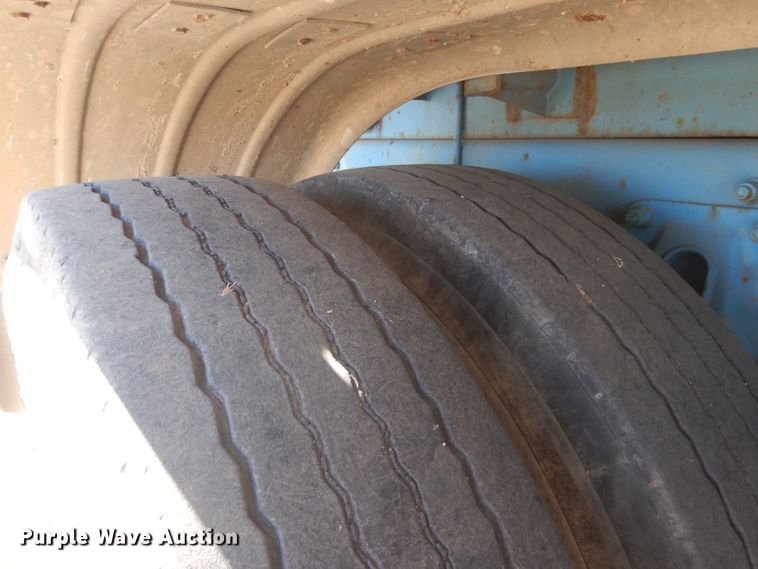 image for item DG4614 1995 Volvo ACL  hydravac truck