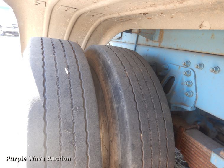 image for item DG4614 1995 Volvo ACL  hydravac truck