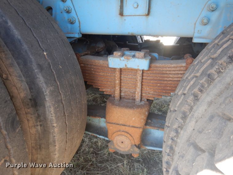 image for item DG4614 1995 Volvo ACL  hydravac truck