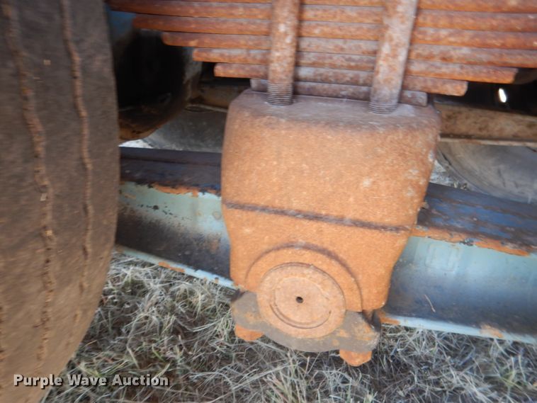 image for item DG4614 1995 Volvo ACL  hydravac truck