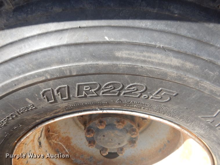 image for item DG4614 1995 Volvo ACL  hydravac truck