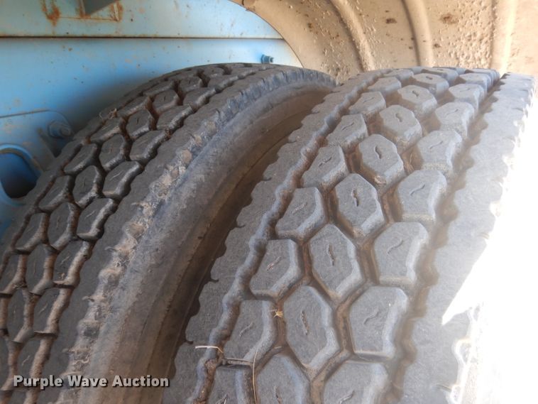 image for item DG4614 1995 Volvo ACL  hydravac truck