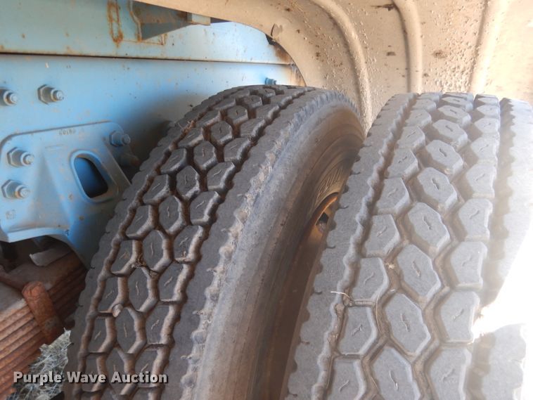 image for item DG4614 1995 Volvo ACL  hydravac truck