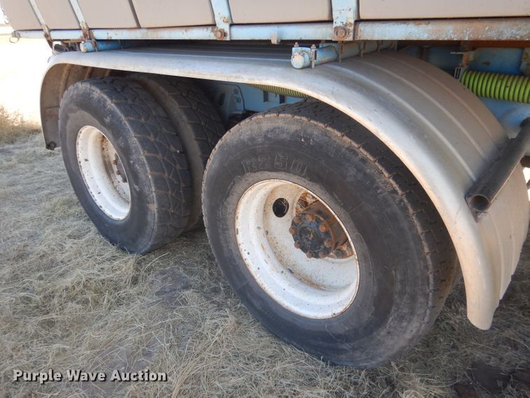 image for item DG4614 1995 Volvo ACL  hydravac truck