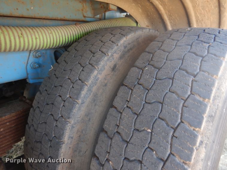 image for item DG4614 1995 Volvo ACL  hydravac truck