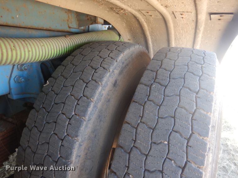 image for item DG4614 1995 Volvo ACL  hydravac truck