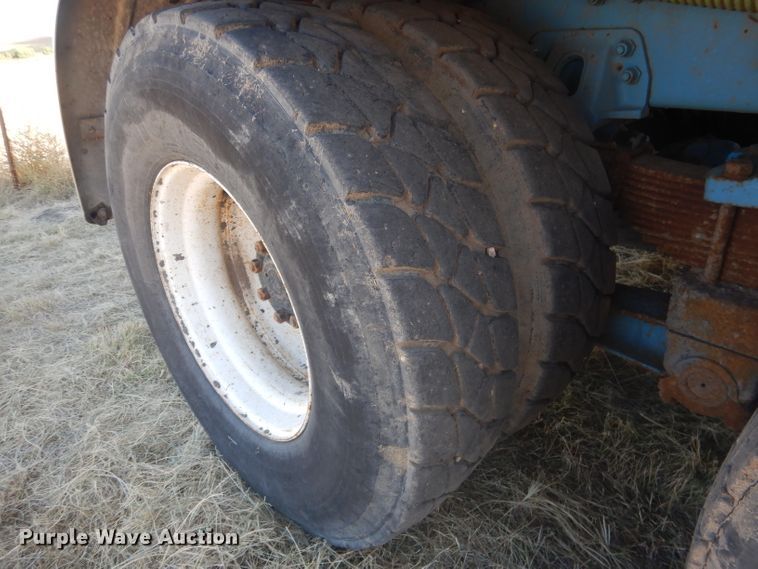 image for item DG4614 1995 Volvo ACL  hydravac truck