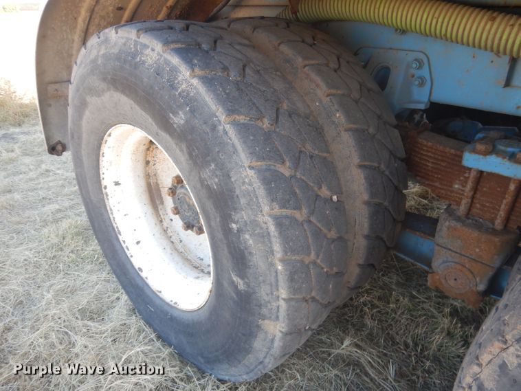 image for item DG4614 1995 Volvo ACL  hydravac truck