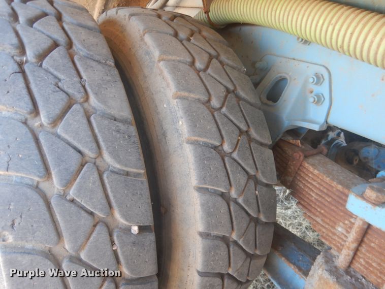 image for item DG4614 1995 Volvo ACL  hydravac truck