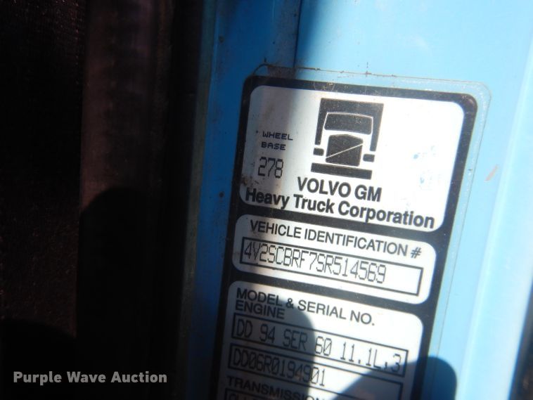 image for item DG4614 1995 Volvo ACL  hydravac truck