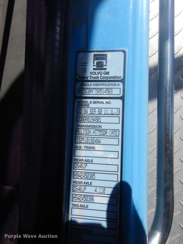 image for item DG4614 1995 Volvo ACL  hydravac truck