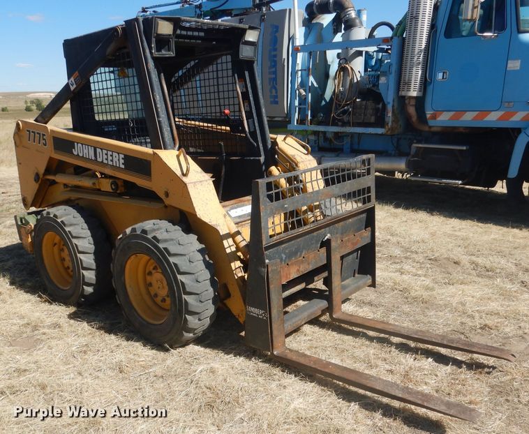 image for item DG4618 1995 John Deere 7775  skid steer loader
