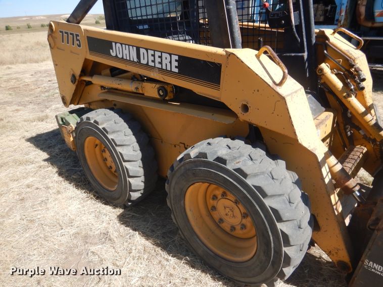 image for item DG4618 1995 John Deere 7775  skid steer loader
