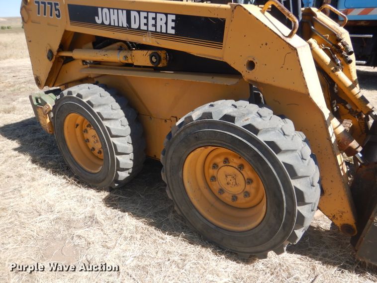 image for item DG4618 1995 John Deere 7775  skid steer loader