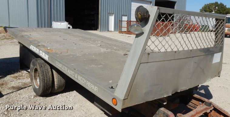 image for item DH0187 Jerr-Dan 17AWL rollback bed