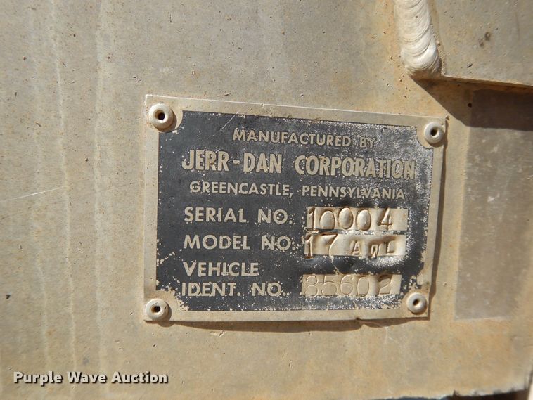 image for item DH0187 Jerr-Dan 17AWL rollback bed