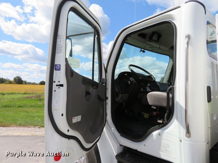 image for item DH1241 2010 Freightliner Business Class M2  utility truck