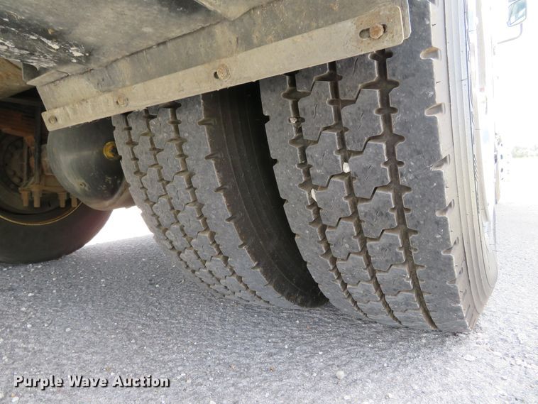 image for item DH1241 2010 Freightliner Business Class M2  utility truck