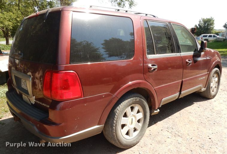 image for item DH6592 2003 Lincoln Navigator  SUV