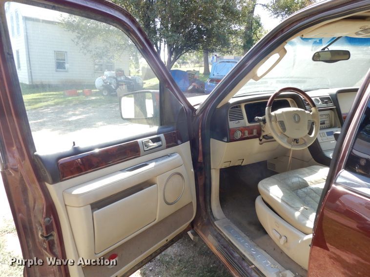 image for item DH6592 2003 Lincoln Navigator  SUV