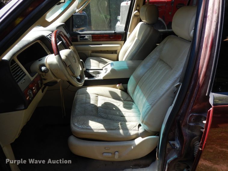 image for item DH6592 2003 Lincoln Navigator  SUV