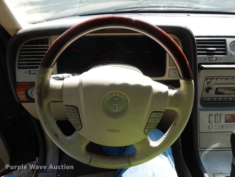 image for item DH6592 2003 Lincoln Navigator  SUV