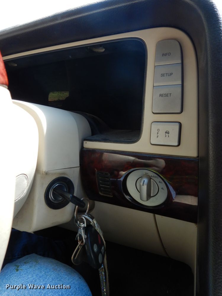 image for item DH6592 2003 Lincoln Navigator  SUV