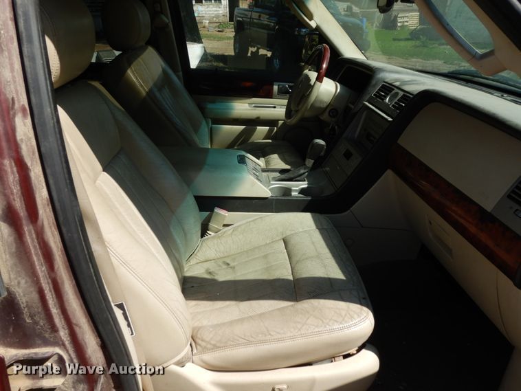 image for item DH6592 2003 Lincoln Navigator  SUV