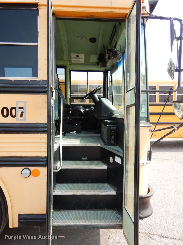 image for item DH6644 1995 Thomas Built Saf-T-Liner  school bus