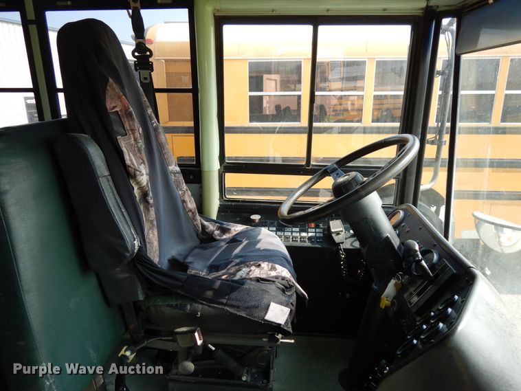 image for item DH6644 1995 Thomas Built Saf-T-Liner  school bus