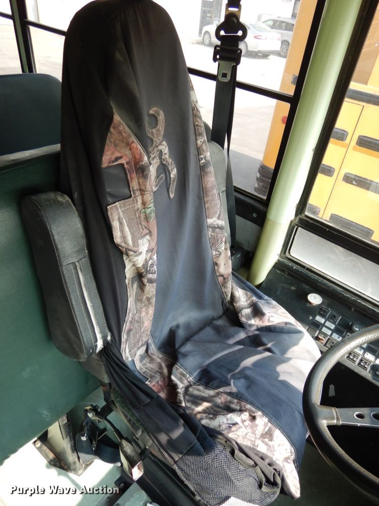 image for item DH6644 1995 Thomas Built Saf-T-Liner  school bus