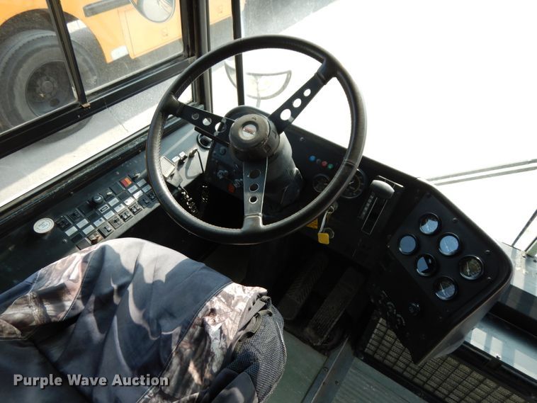 image for item DH6644 1995 Thomas Built Saf-T-Liner  school bus