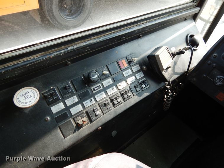 image for item DH6644 1995 Thomas Built Saf-T-Liner  school bus