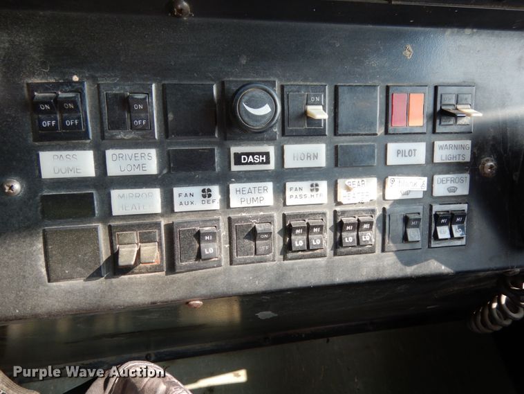 image for item DH6644 1995 Thomas Built Saf-T-Liner  school bus