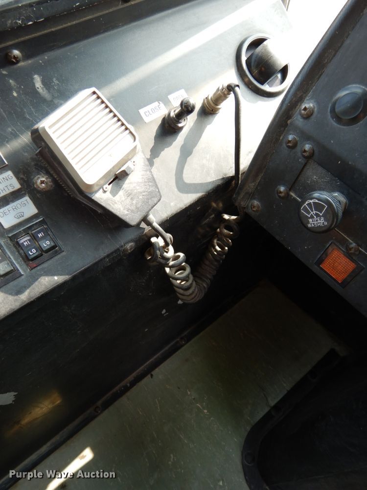 image for item DH6644 1995 Thomas Built Saf-T-Liner  school bus