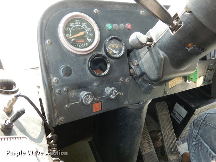 image for item DH6644 1995 Thomas Built Saf-T-Liner  school bus