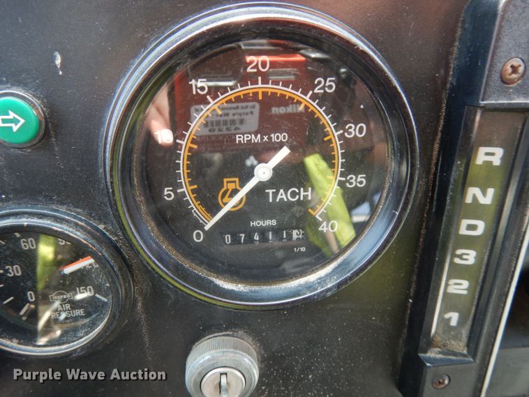 image for item DH6644 1995 Thomas Built Saf-T-Liner  school bus