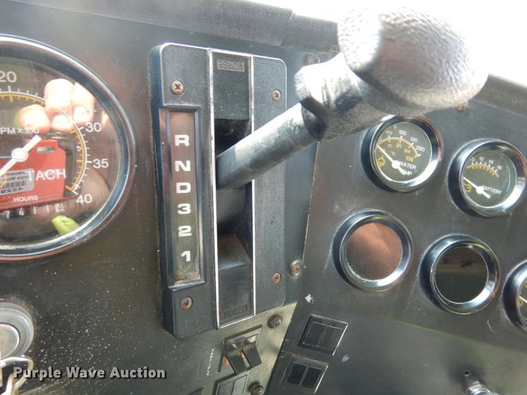 image for item DH6644 1995 Thomas Built Saf-T-Liner  school bus