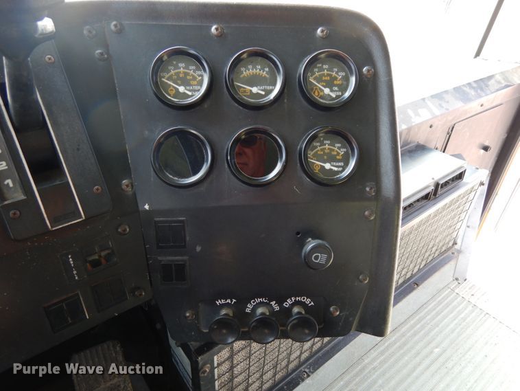 image for item DH6644 1995 Thomas Built Saf-T-Liner  school bus