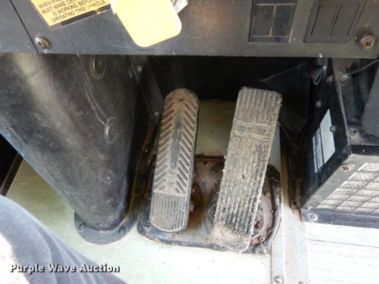 image for item DH6644 1995 Thomas Built Saf-T-Liner  school bus