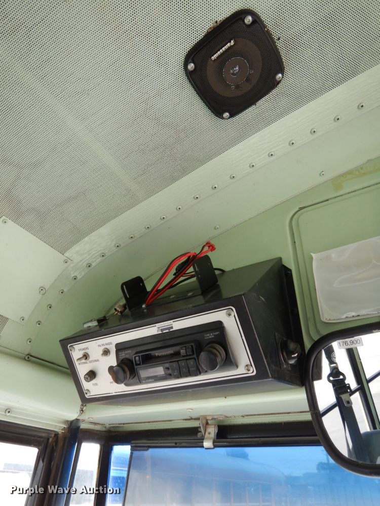 image for item DH6644 1995 Thomas Built Saf-T-Liner  school bus